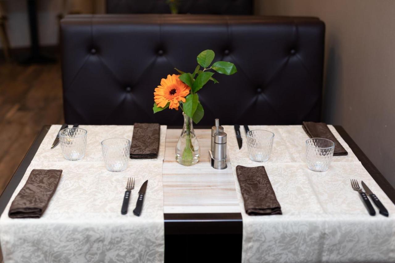 Logis-Hotel & Restaurant Le Carnot Болбек Екстериор снимка