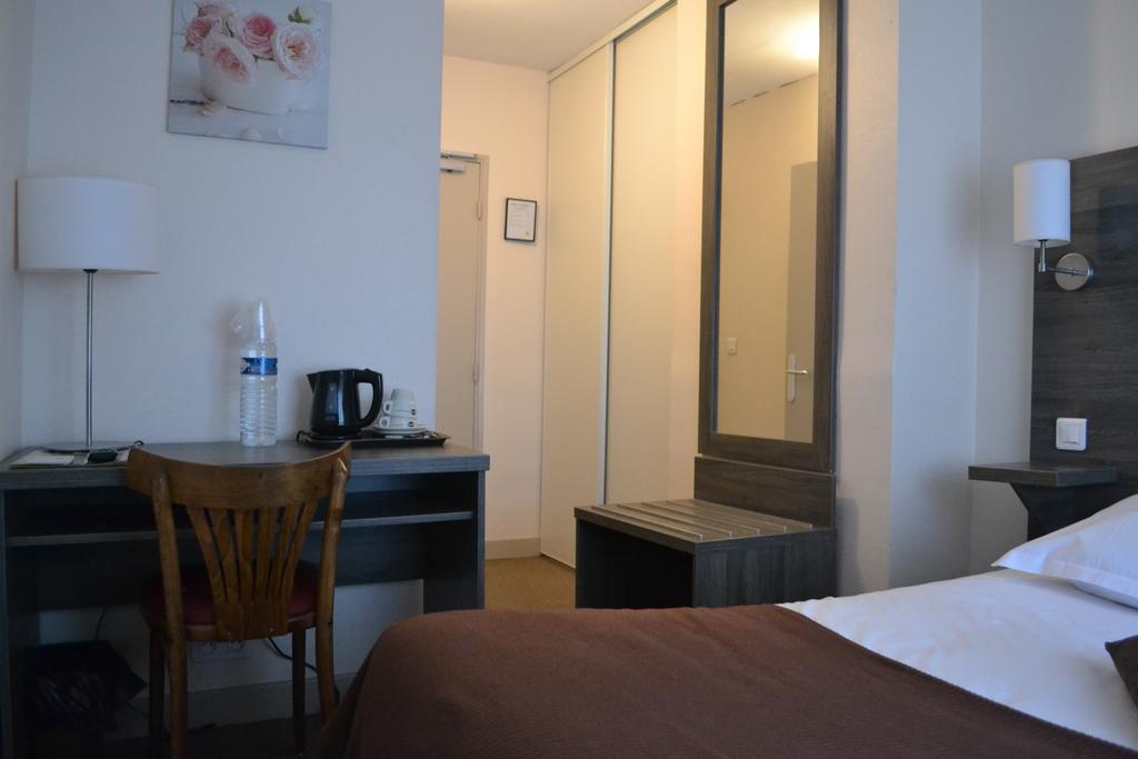 Logis-Hotel & Restaurant Le Carnot Болбек Стая снимка