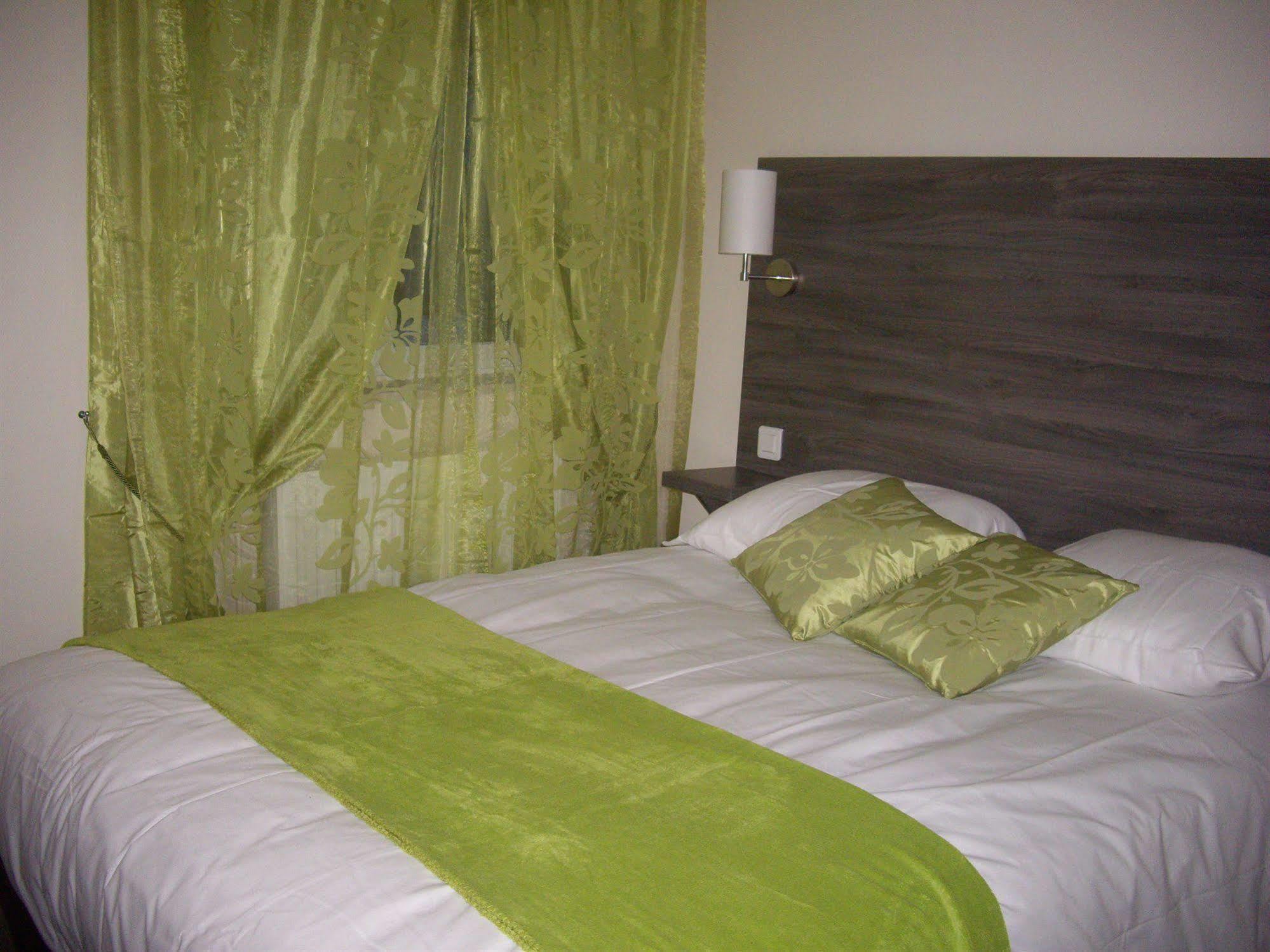 Logis-Hotel & Restaurant Le Carnot Болбек Екстериор снимка